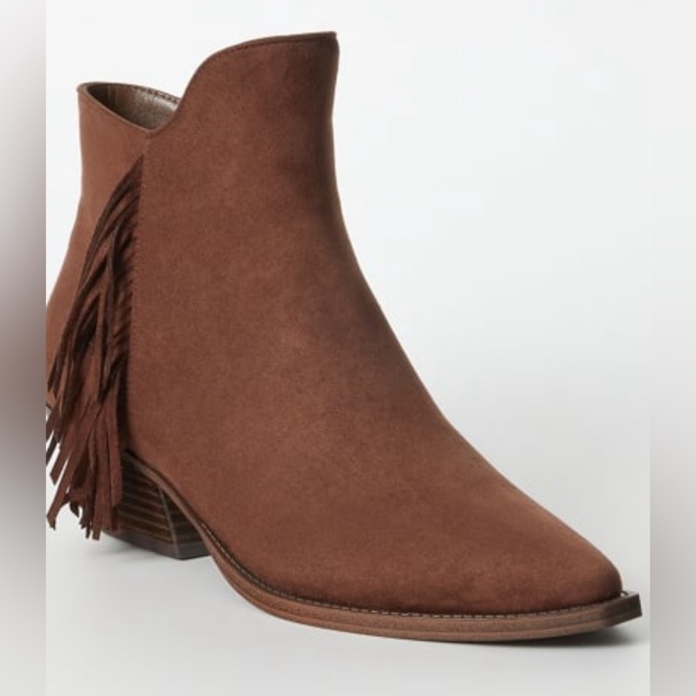 Tahlea Pointed Toe Boot - Picture 2 of 9